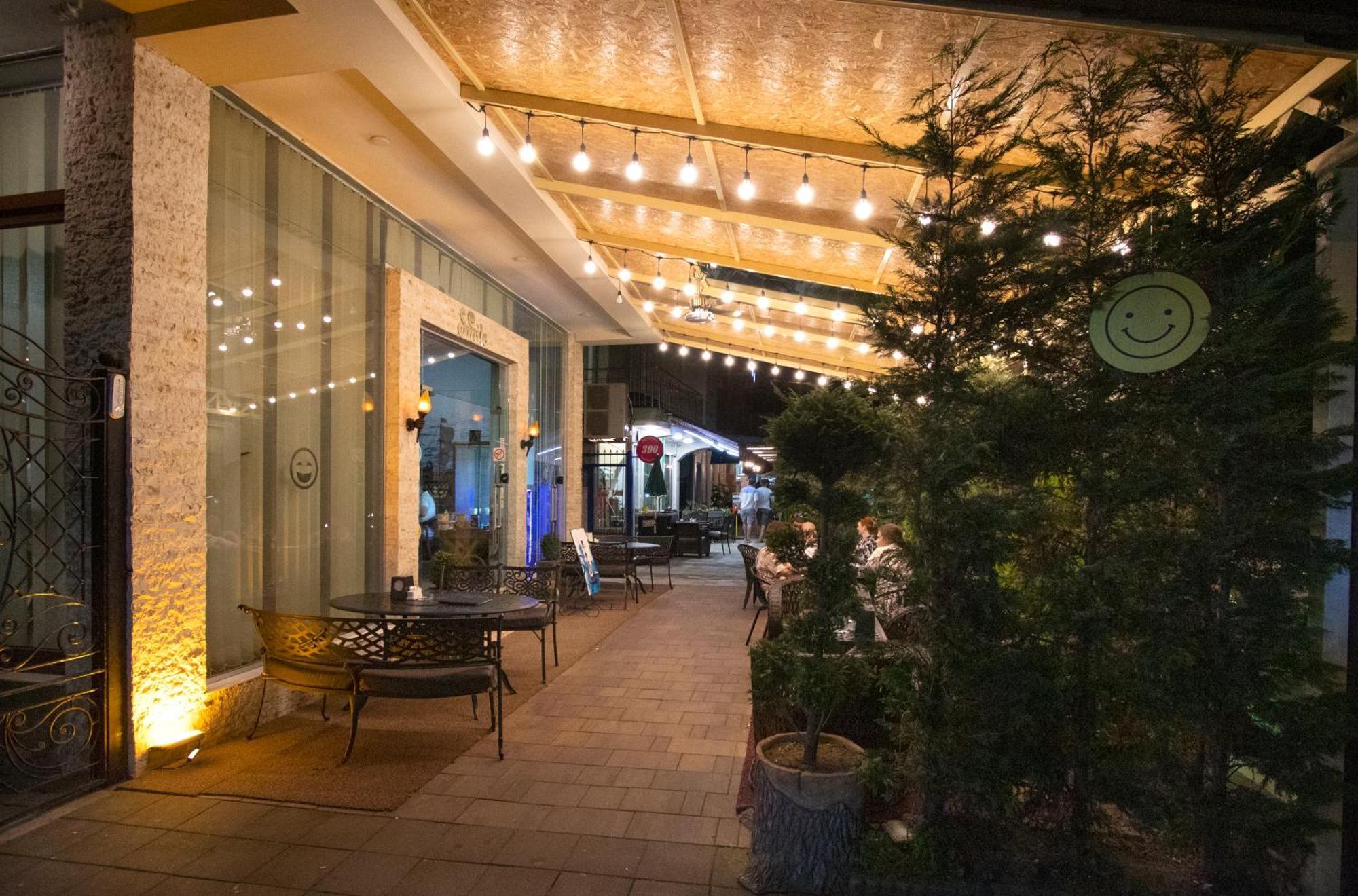 Hotel Smile Kobuleti Exterior photo