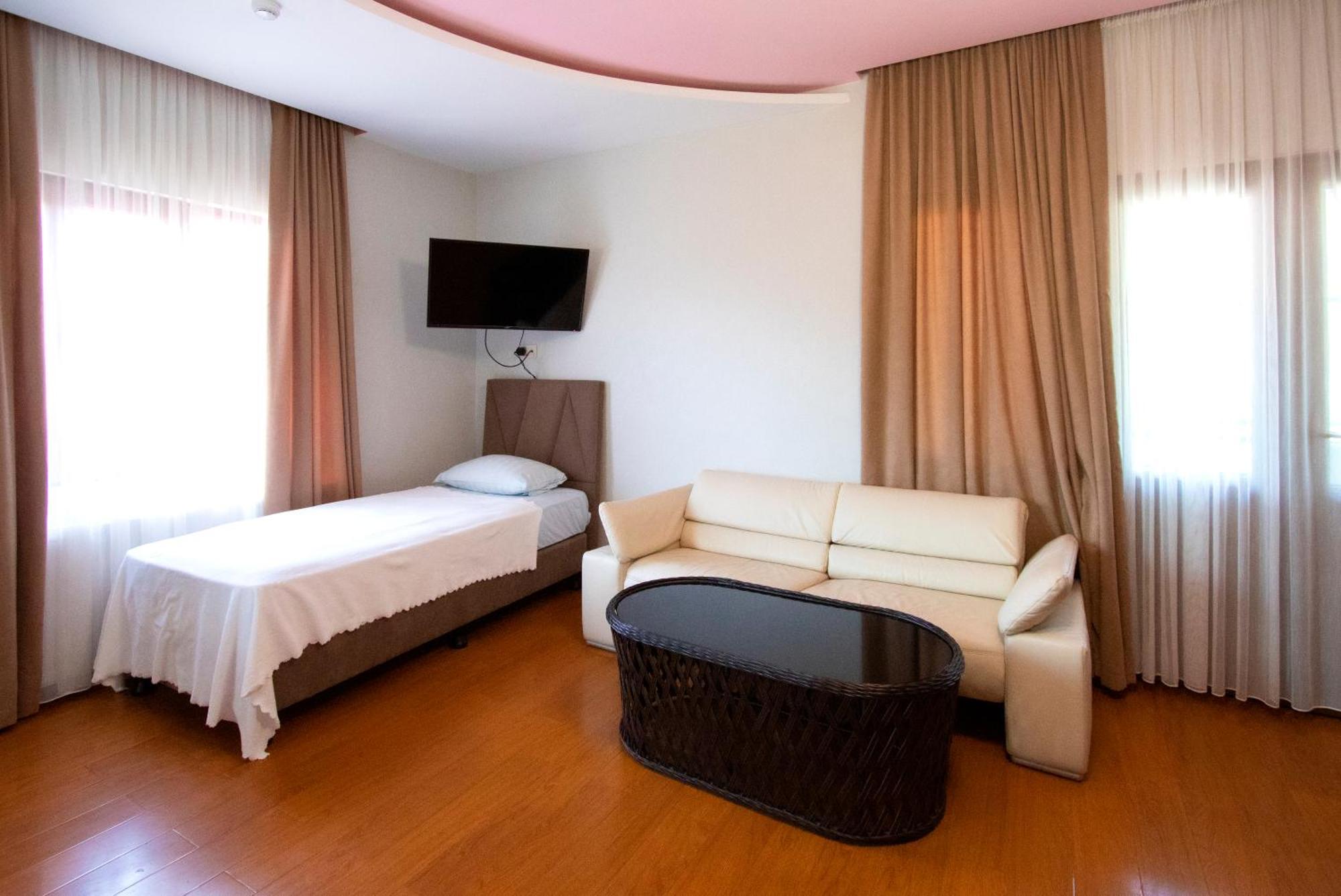 Hotel Smile Kobuleti Exterior photo